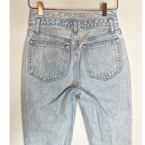 Abercrombie and Fitch Mom Jean Rise Curve 26/2 Light Wash - Picture 3 of 5